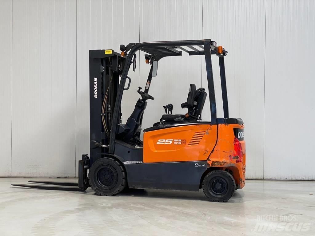 Doosan B25X-7 전동 지게차