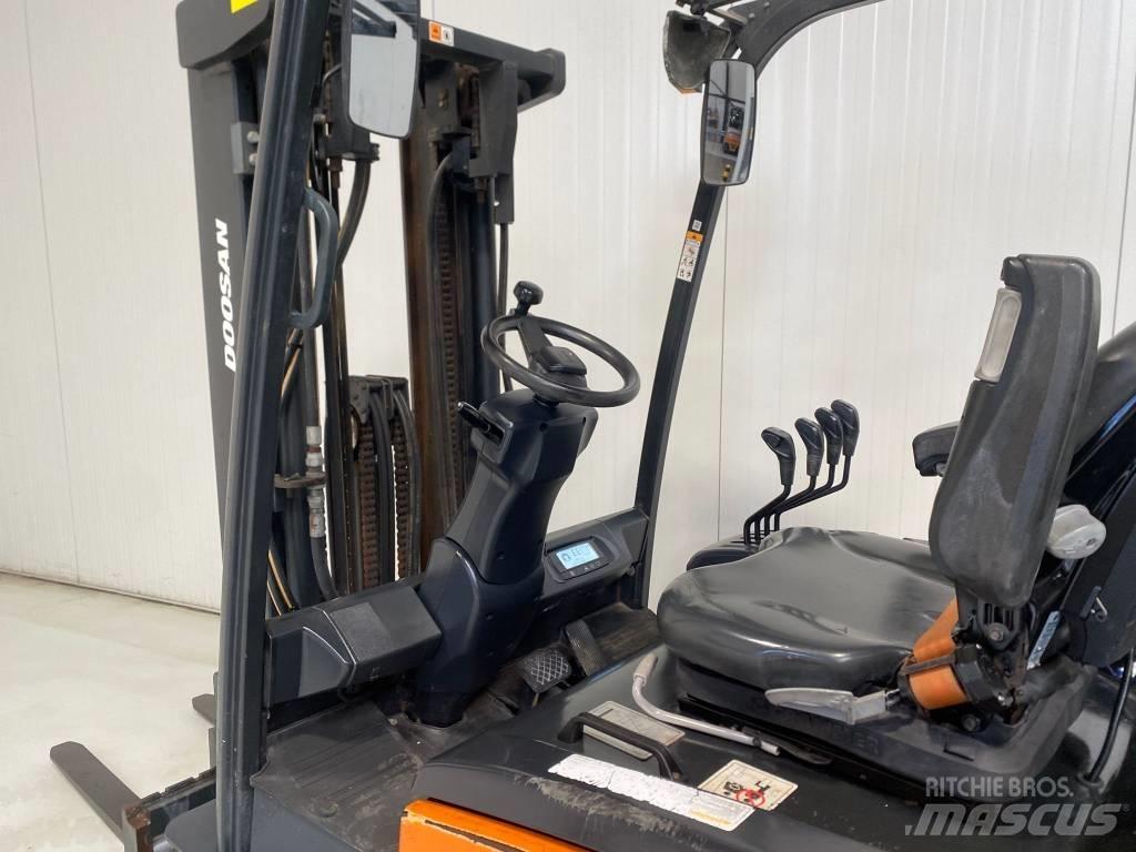 Doosan B25X-7 전동 지게차