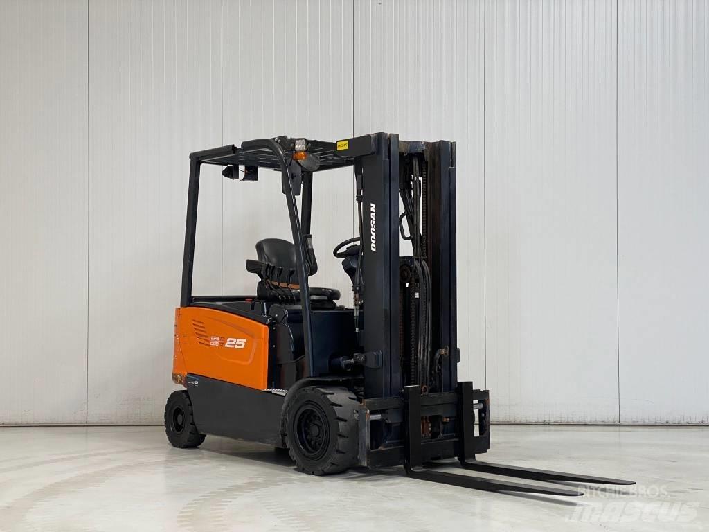 Doosan B25X-7 전동 지게차