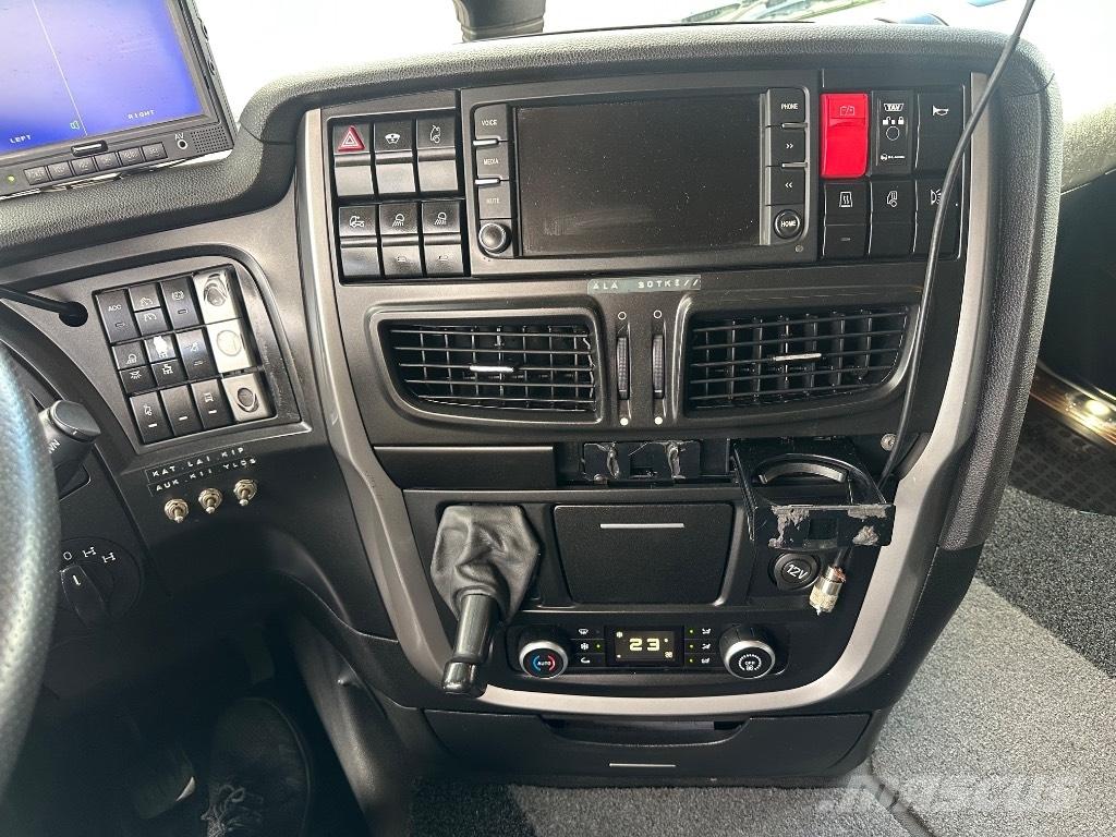 Iveco Stralis 8x4*4 훅 리프트 트럭