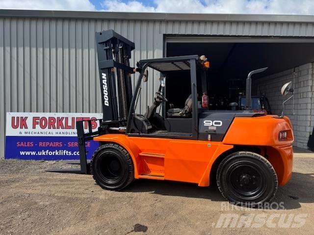 Doosan D 90 S-5 디젤 지게차