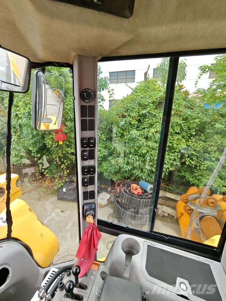 Volvo L 120  휠로우더