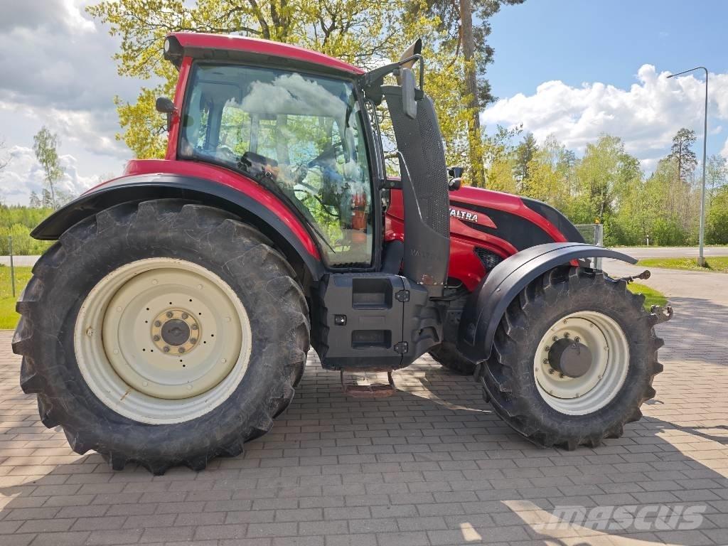 Valtra T 214 D 트랙터