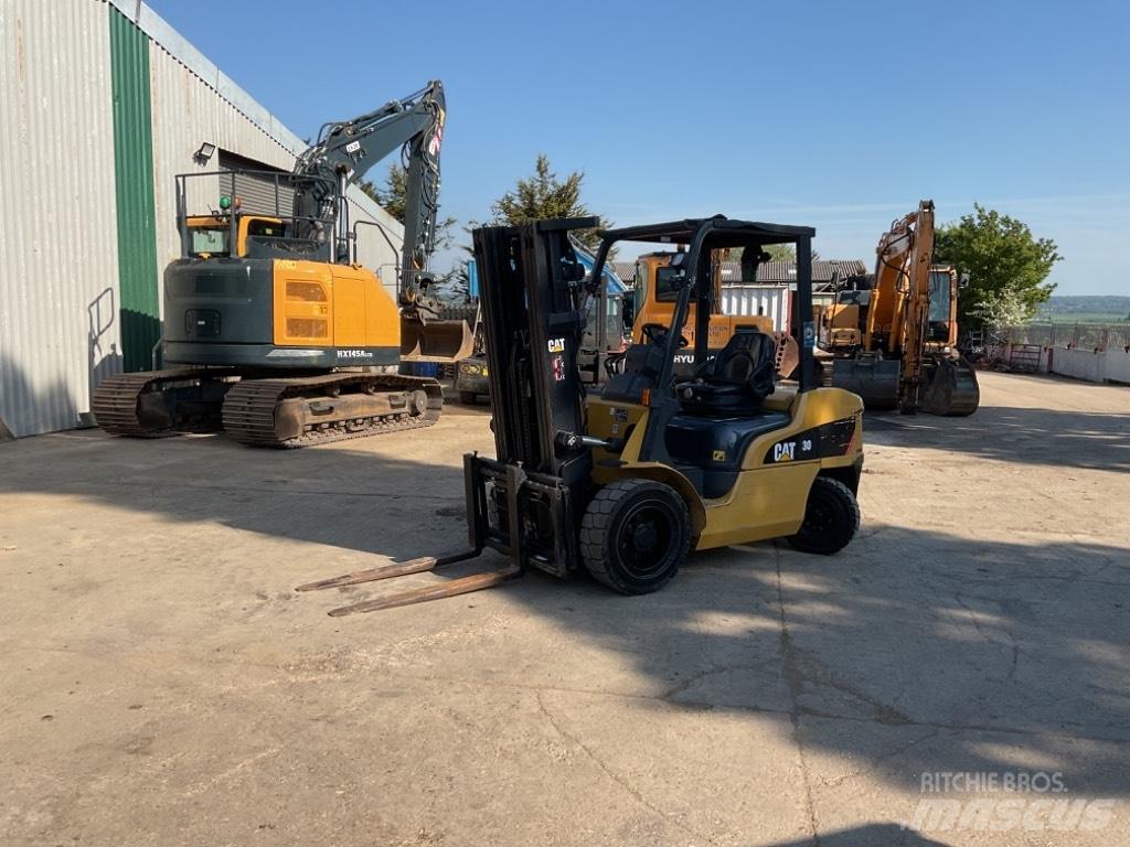 CAT DP30NT 디젤 지게차