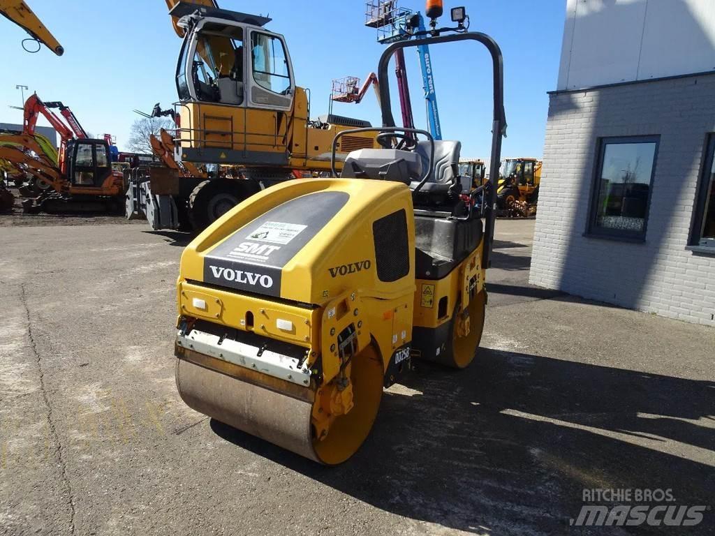 Volvo DD25B 트윈 드럼 롤러