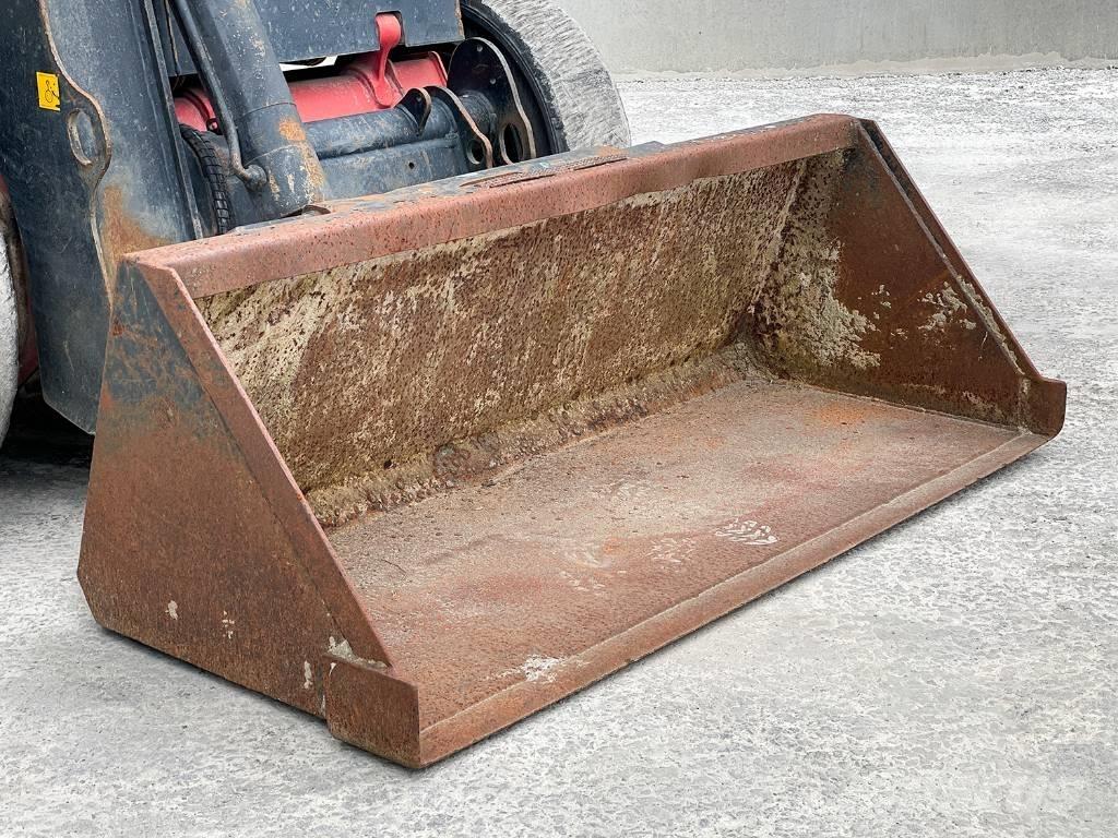 JCB R260  스키드로더