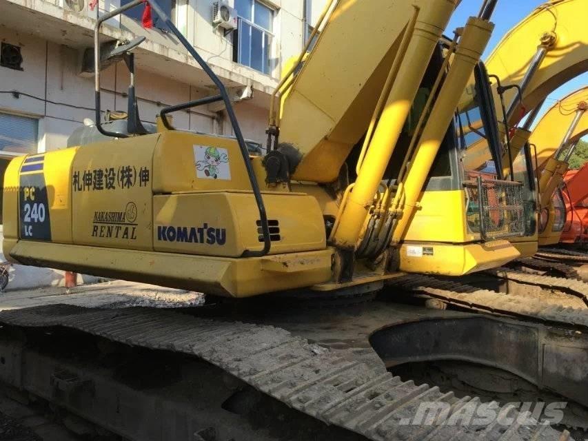Komatsu PC 240-7 대형 굴삭기 29톤 이상