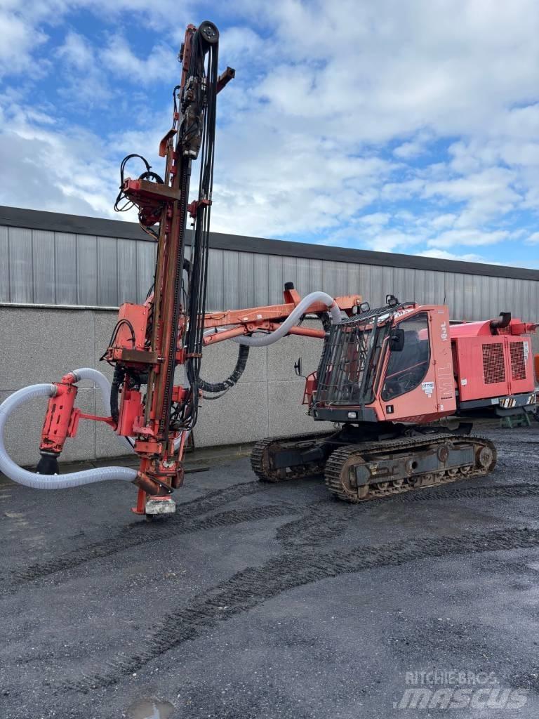 Sandvik DQ 500 도로 굴착기