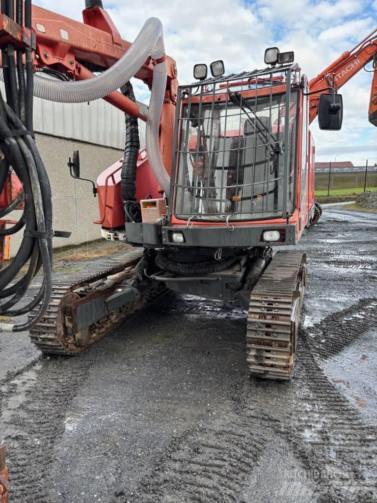 Sandvik DQ 500 도로 굴착기