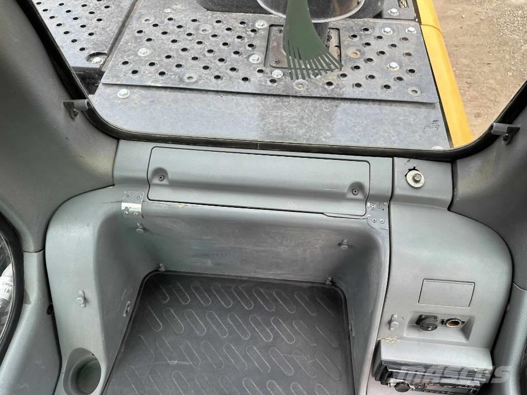 Volvo EC210D 대형 굴삭기 29톤 이상