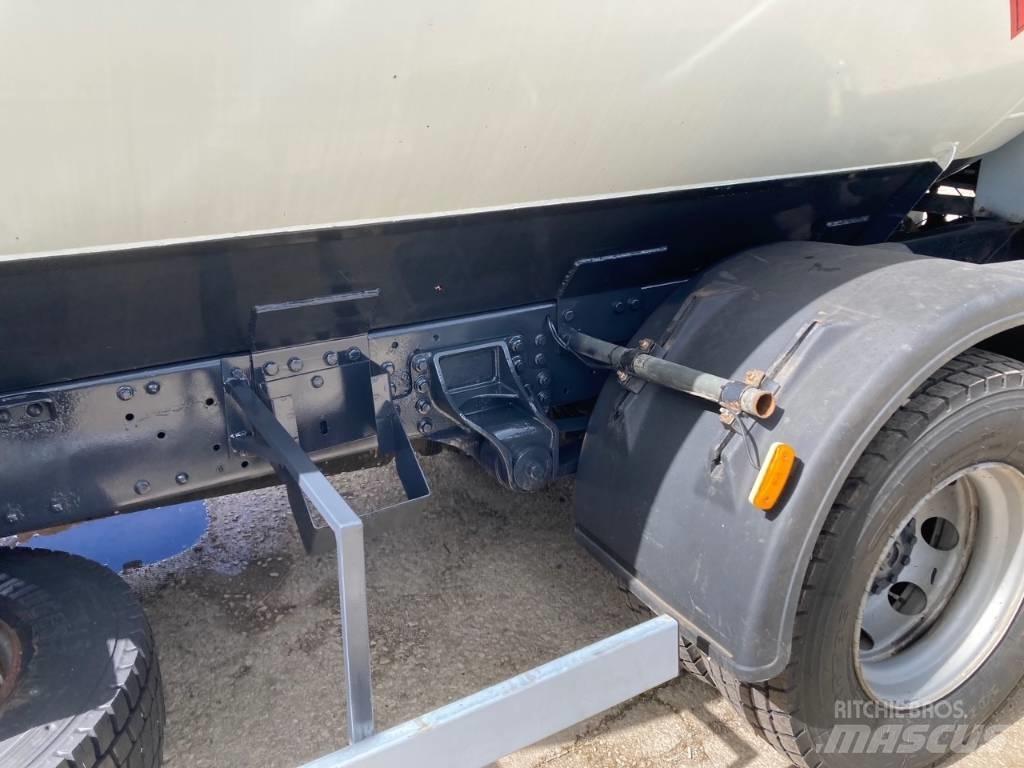 Iveco 135E25 탱커 트럭