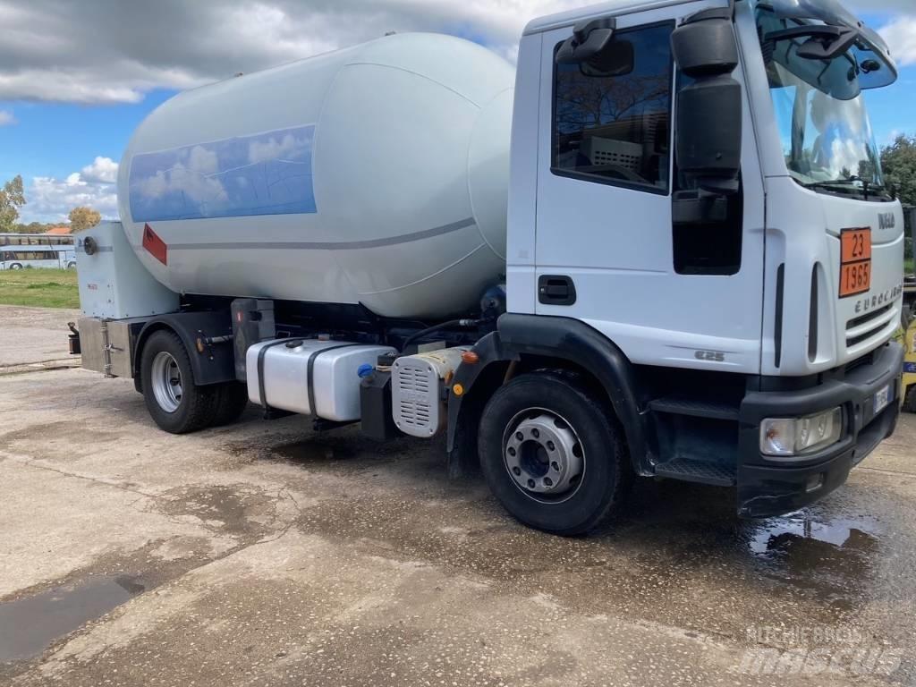 Iveco 135E25 탱커 트럭