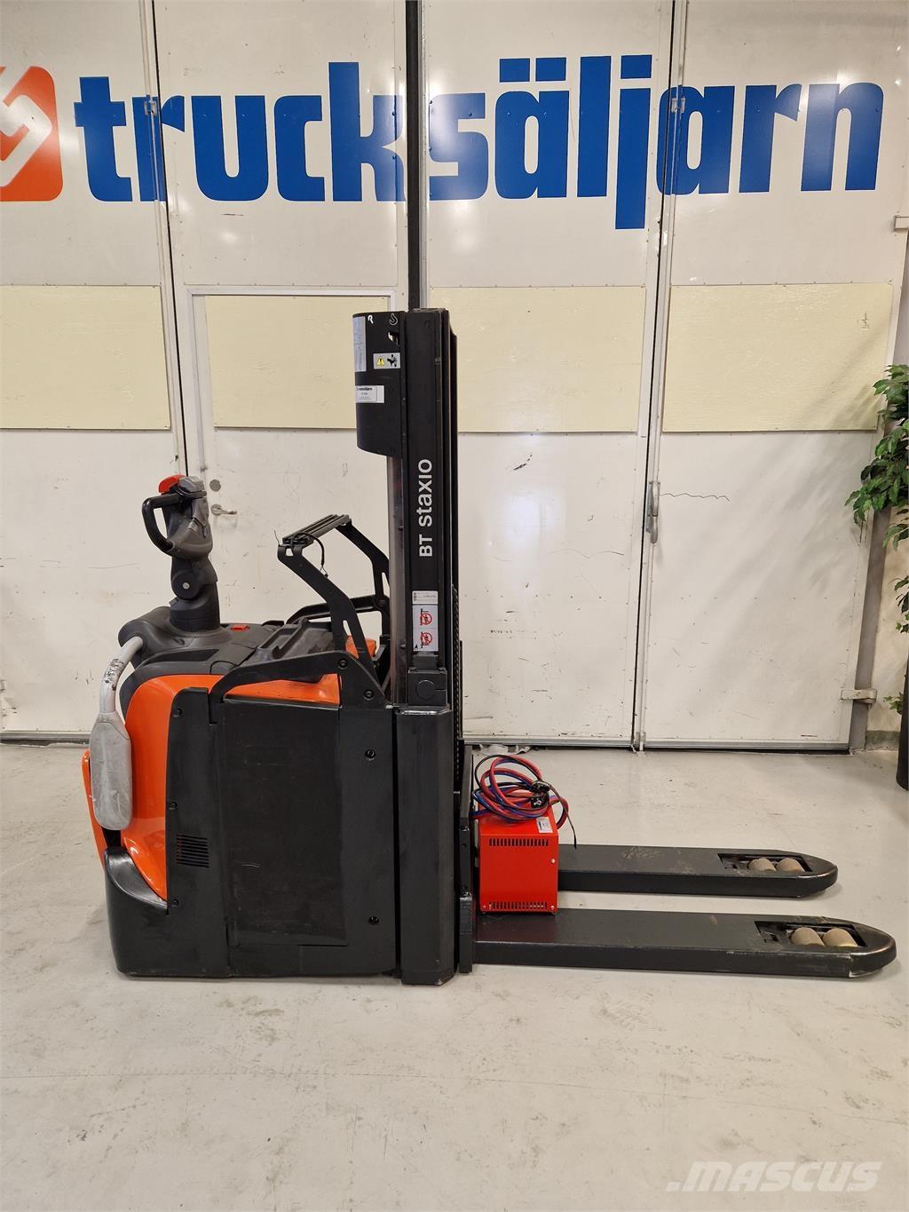 Toyota SPE200D 보행식 리치 지게차