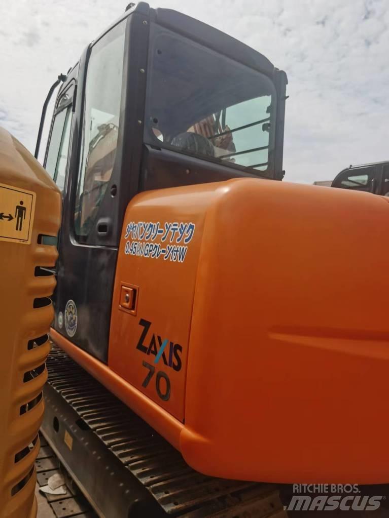 Hitachi ZX 70 소형 굴삭기 7톤 미만