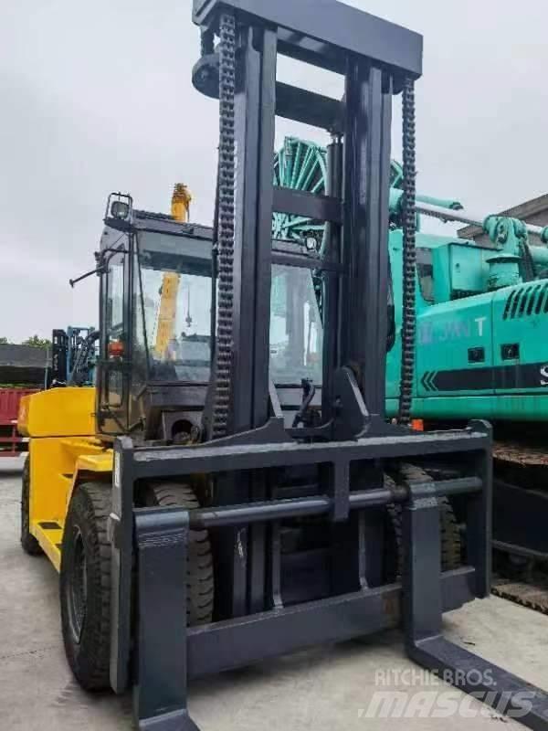 Komatsu FD 160 디젤 지게차