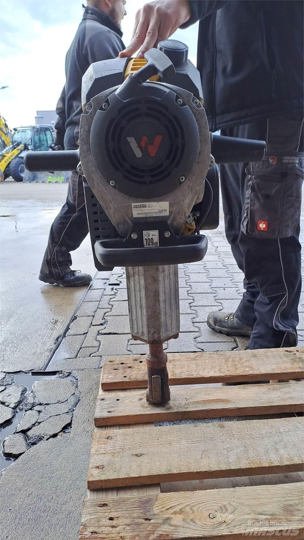 Wacker Neuson BH55 탬퍼