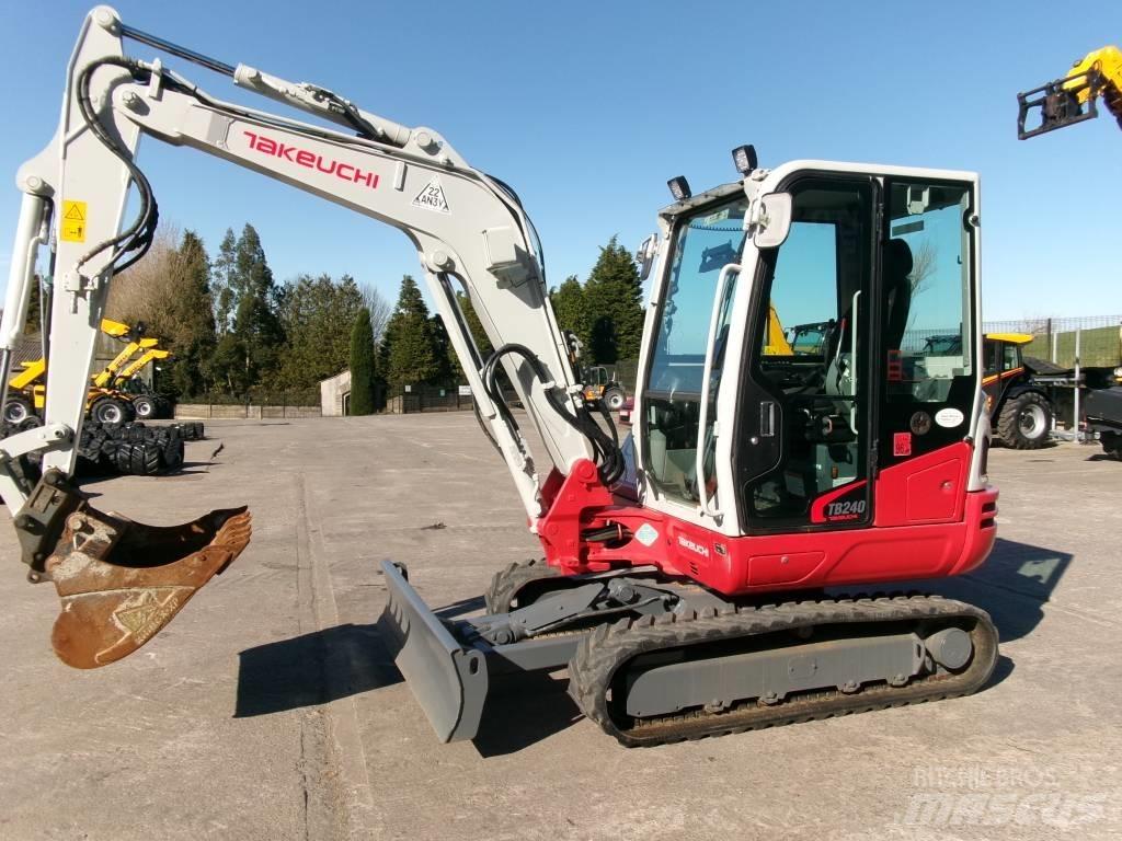 Takeuchi TB 240 소형 굴삭기 7톤 미만