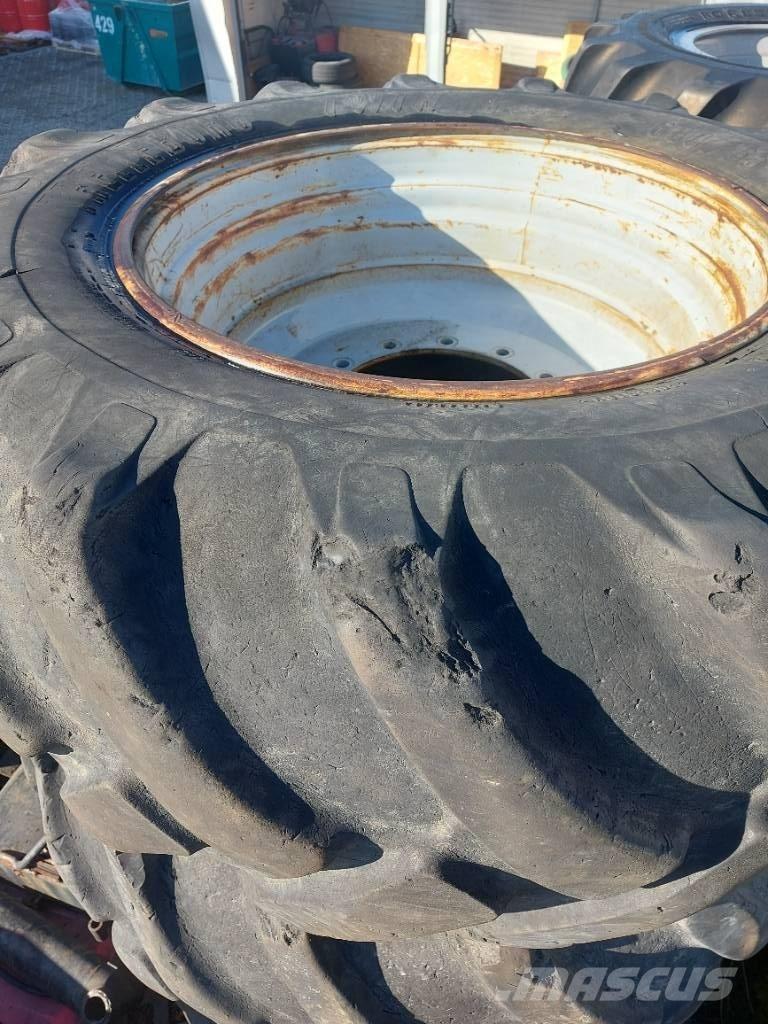 Komatsu 901 타이어, 휠 및 림