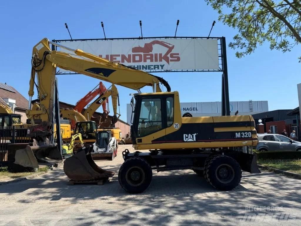 CAT M320 2001  휠 굴삭기