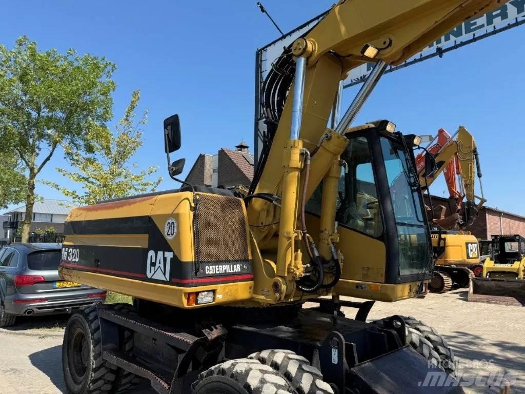 CAT M320 2001  휠 굴삭기