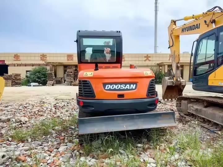 Doosan DX 60 대형 굴삭기 29톤 이상