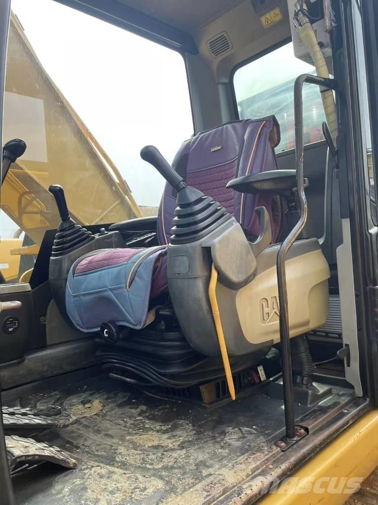 CAT 320d 대형 굴삭기 29톤 이상