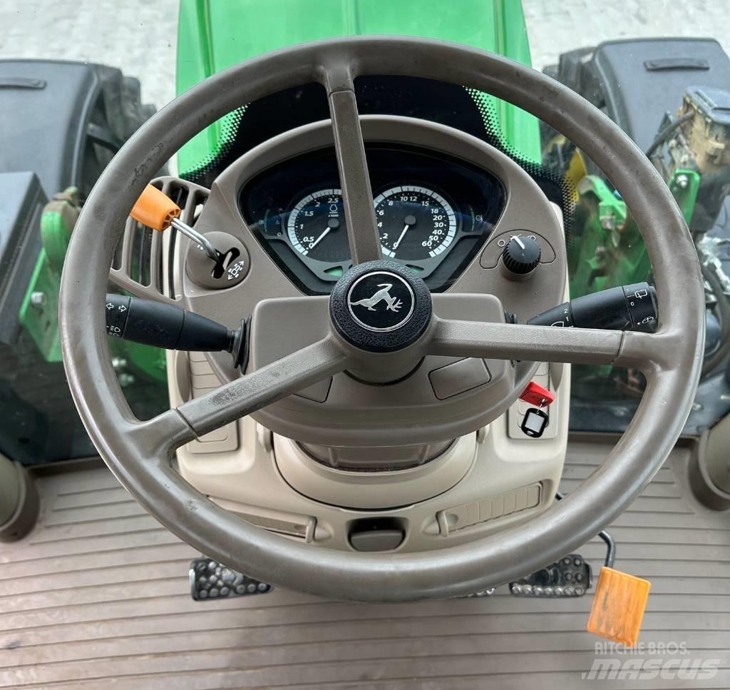 John Deere 6130 R 트랙터