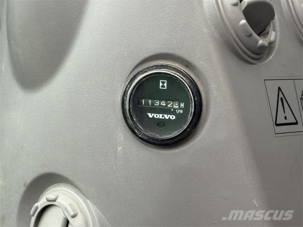 Volvo ECR145DL 대형 굴삭기 29톤 이상