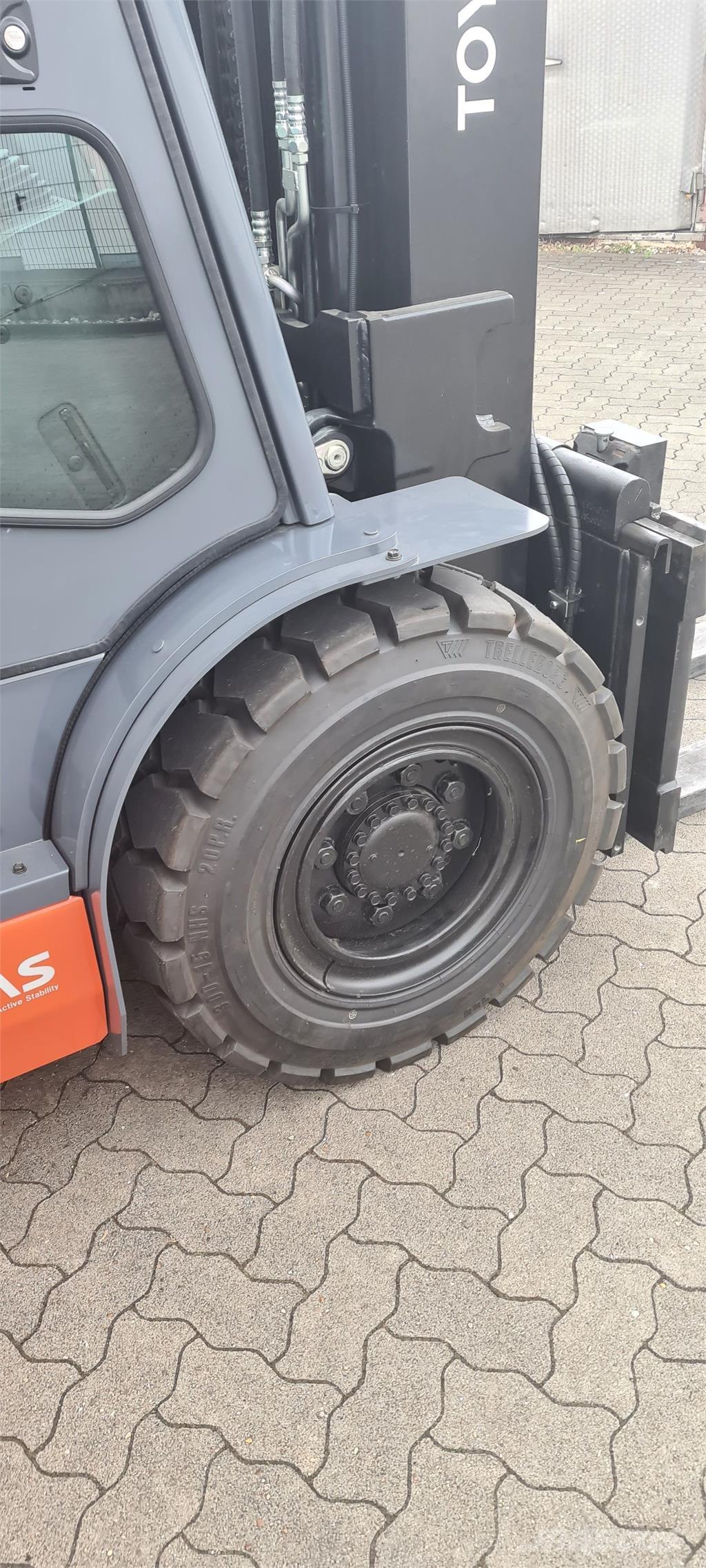 Toyota 40-8FD50N 디젤 지게차