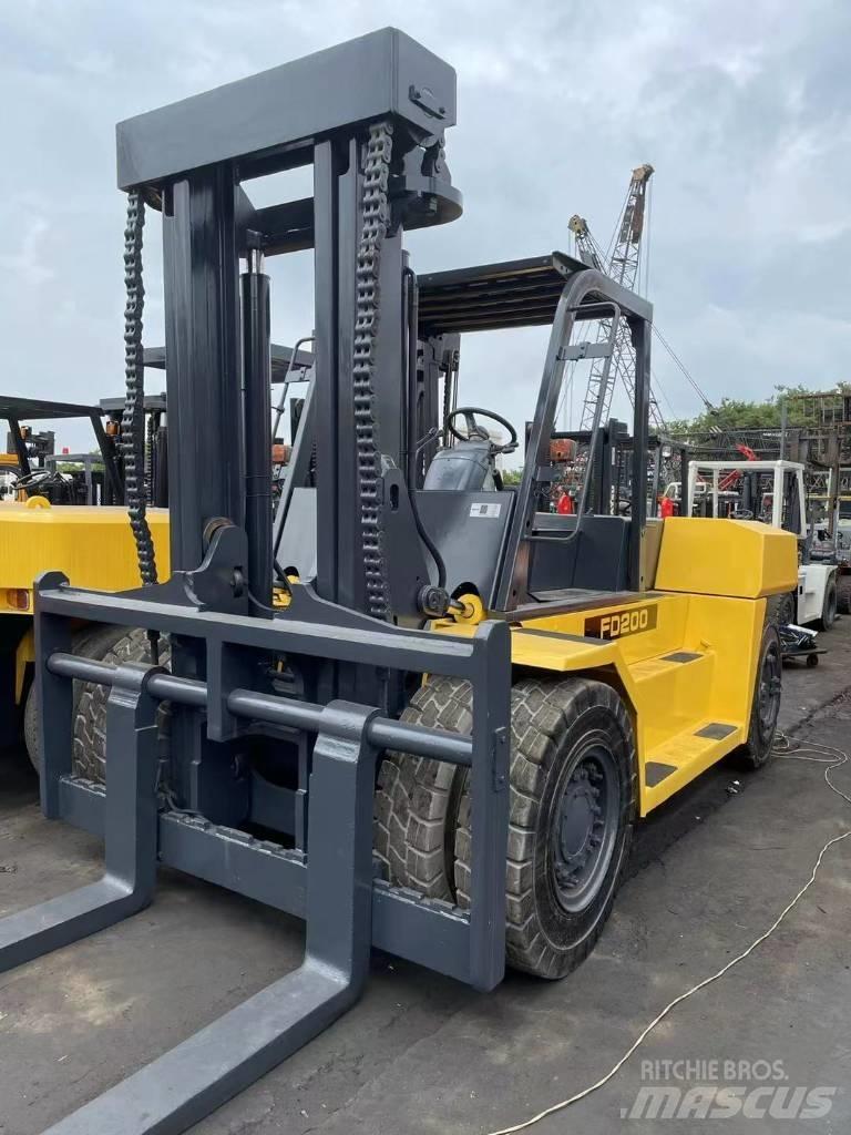 Komatsu 20 Ton 디젤 지게차