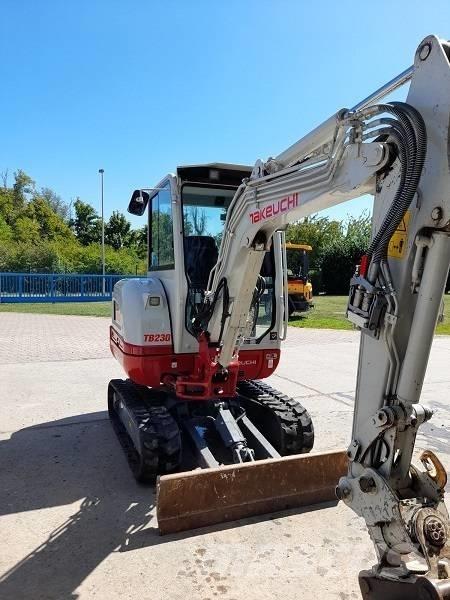 Takeuchi TB 230 소형 굴삭기 7톤 미만