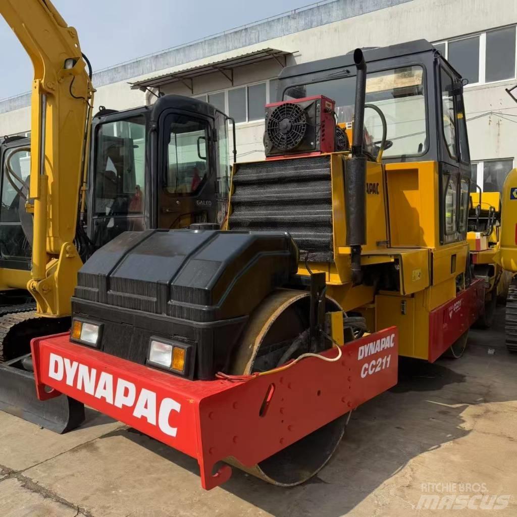 Dynapac CC 211 트윈 드럼 롤러