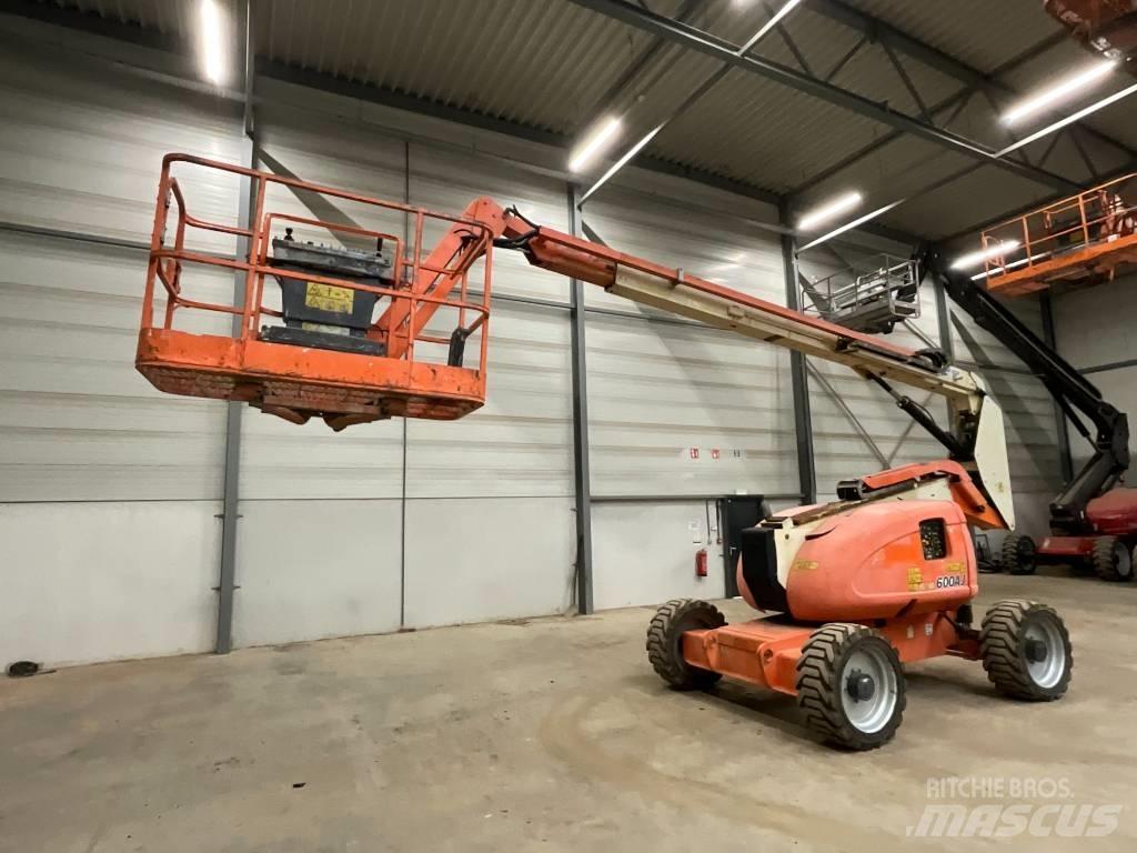 JLG 600 AJ 관절형 전동이동 리프트