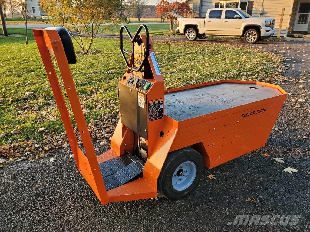 Taylor-Dunn SC090 견인 트럭