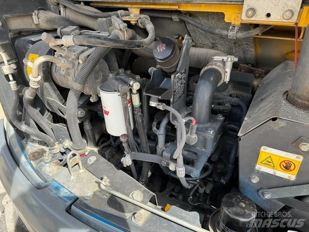 Komatsu PW 98 MR-8  휠 굴삭기