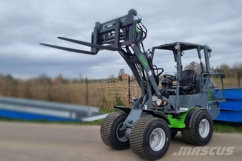 WCM L2316 und L2416 프론트 로더 및 굴착기