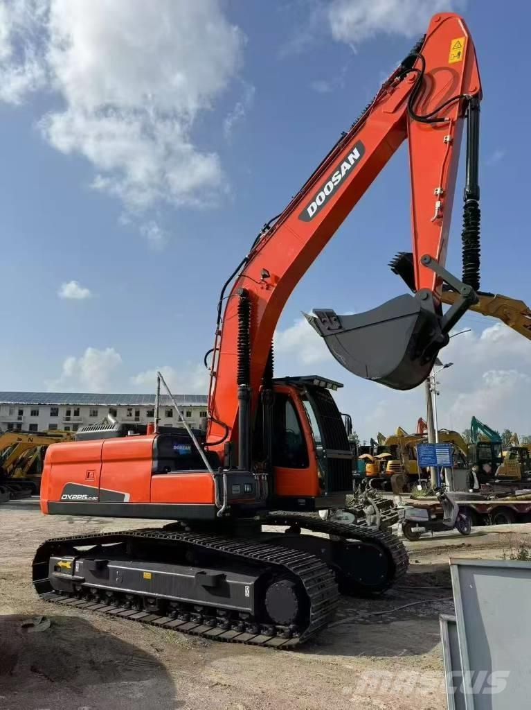 Doosan 225 LCA 대형 굴삭기 29톤 이상