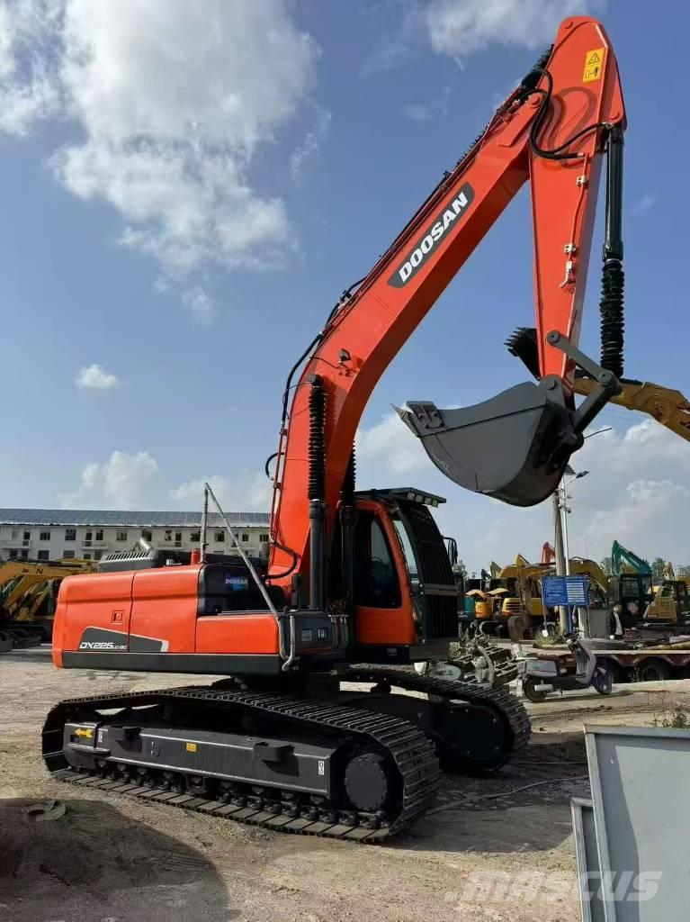 Doosan 225 LCA 대형 굴삭기 29톤 이상