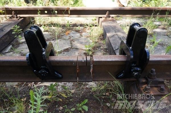  Rail carrying tongs 철로 유지보수 장비