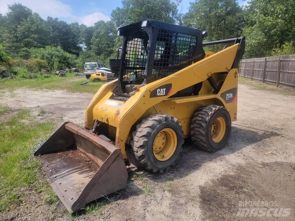 CAT 252 B 3  스키드로더