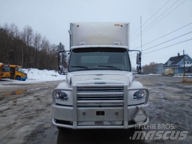 Freightliner M2 106 탑차 트럭