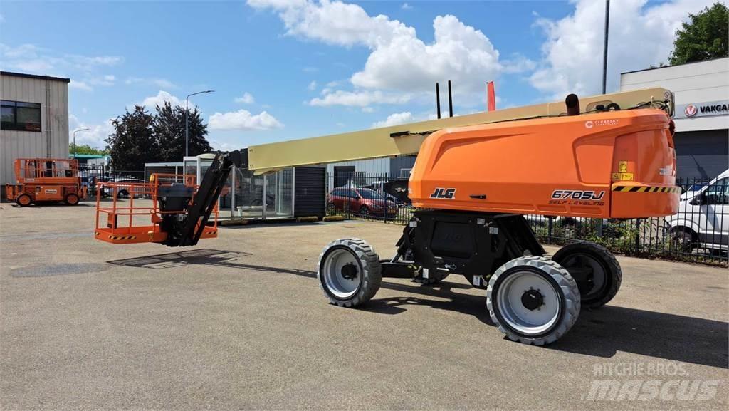 JLG 670SJ 견인식 전동이동 리프트