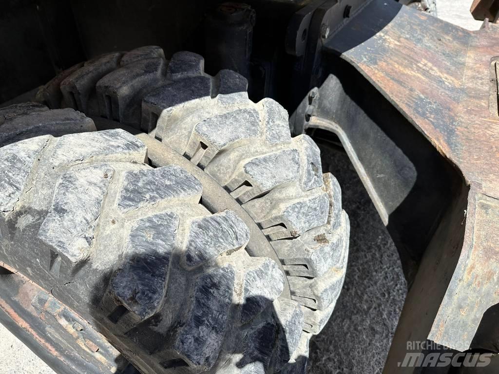 Komatsu PW130 ES-6K  휠 굴삭기