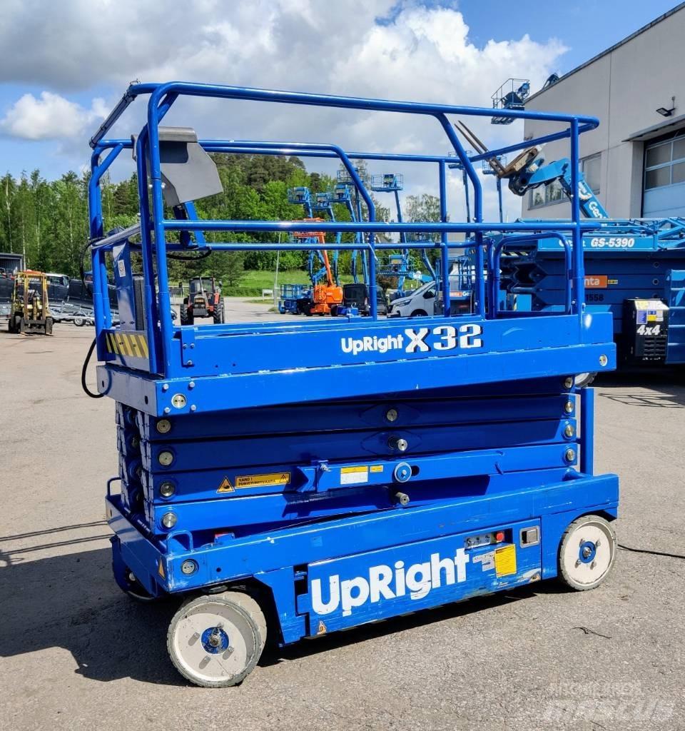 UpRight X32N 가위형 리프트