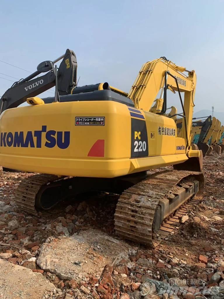 Komatsu PC 220-8 중형굴삭기 7톤-28톤