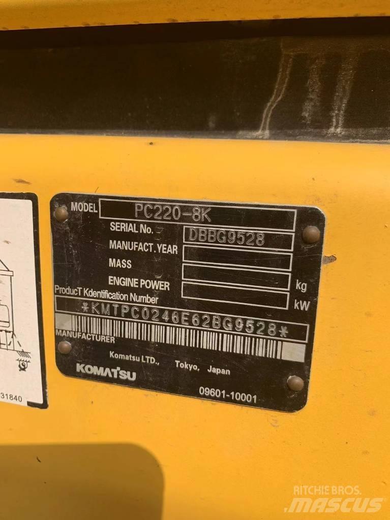 Komatsu PC 220-8 중형굴삭기 7톤-28톤