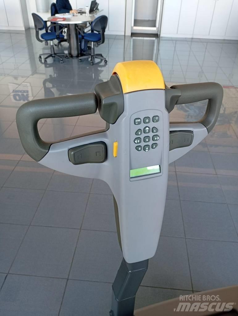 UniCarriers PS 125 보행식 리치 지게차