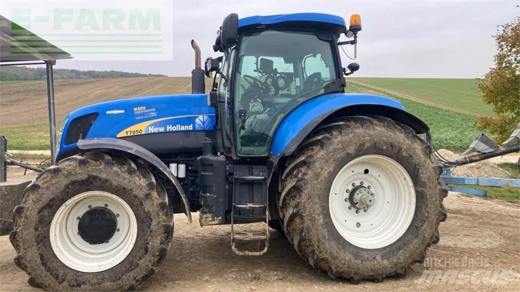 New Holland T7050 트랙터