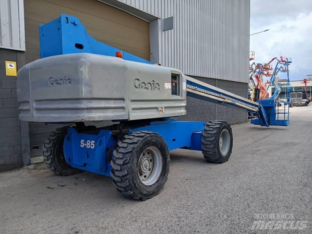 JLG 860 SJ 견인식 전동이동 리프트