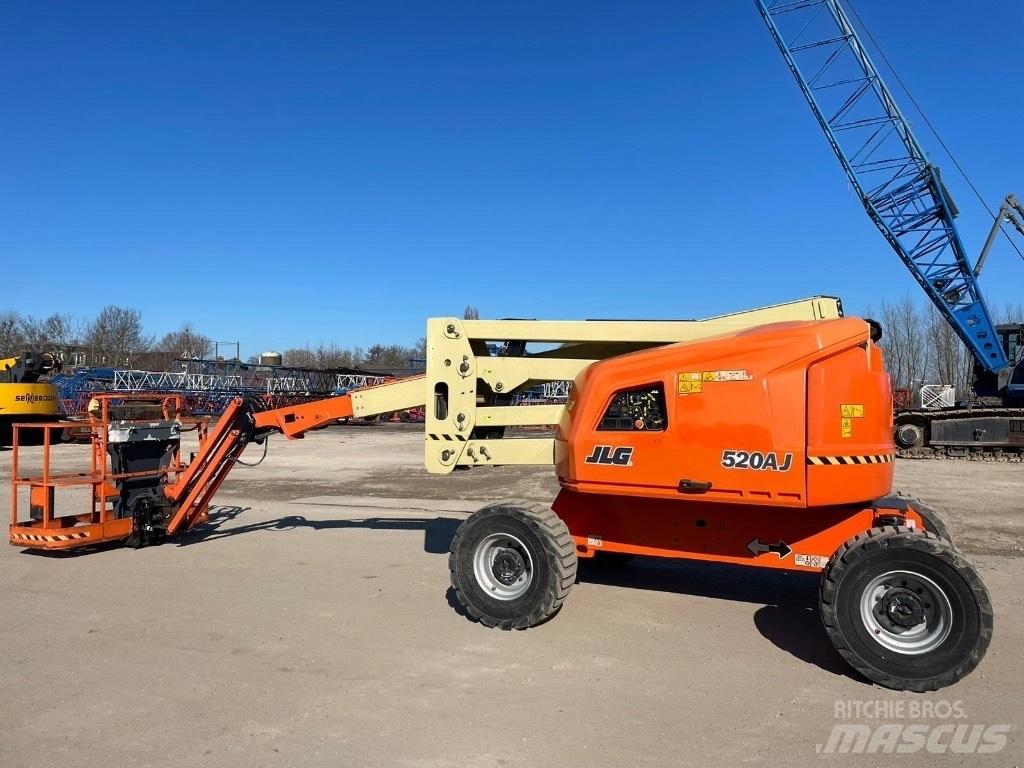 JLG 520 AJ 관절형 전동이동 리프트